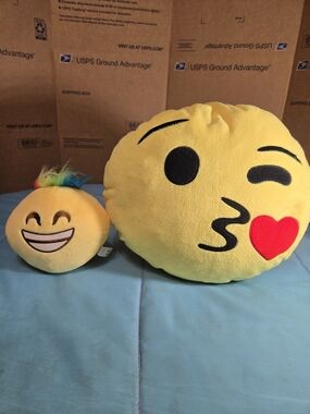Blowing a Heart Kiss Love Round Emoji Decorative Soft Pillow  W/ Smiley Mini